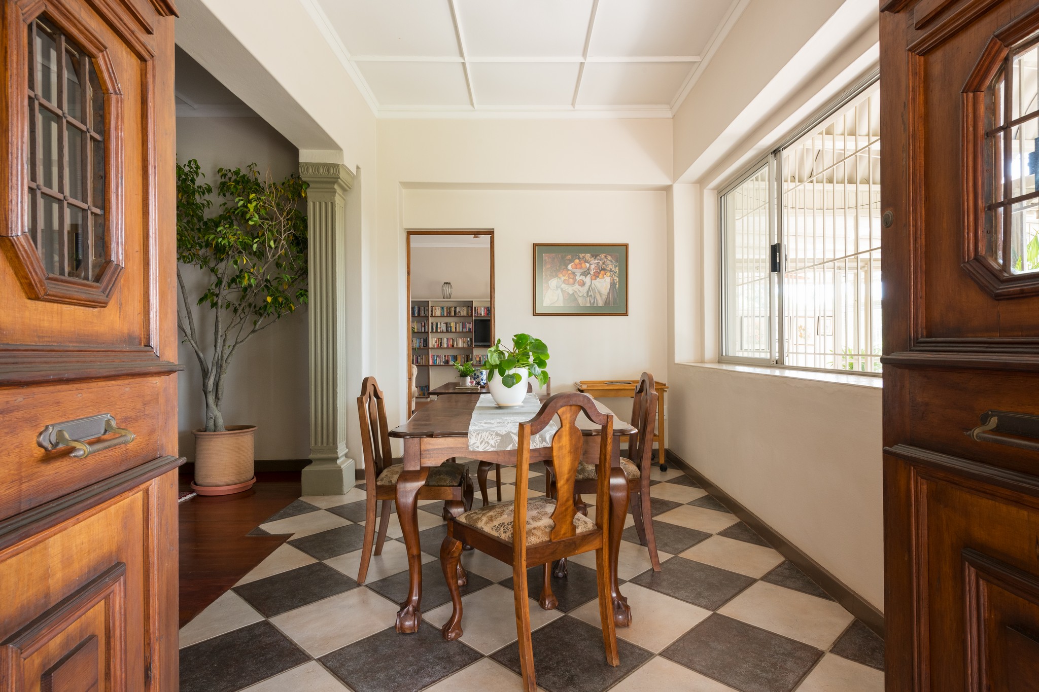 HouseFalcon026